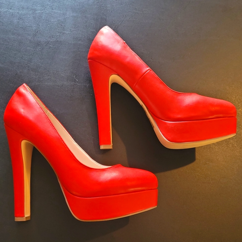 Shoedazzle Signature Red Becki Platform Heels Faux Leather Womens 8 ½